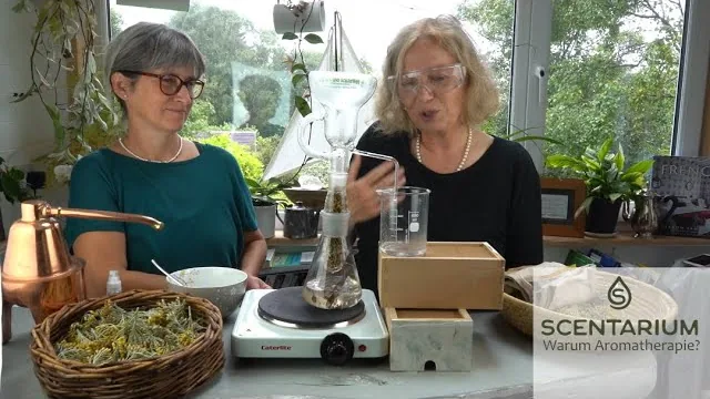 Eliane und Sibylle sprechen über ihre Arbeit mit ätherischen Ölen